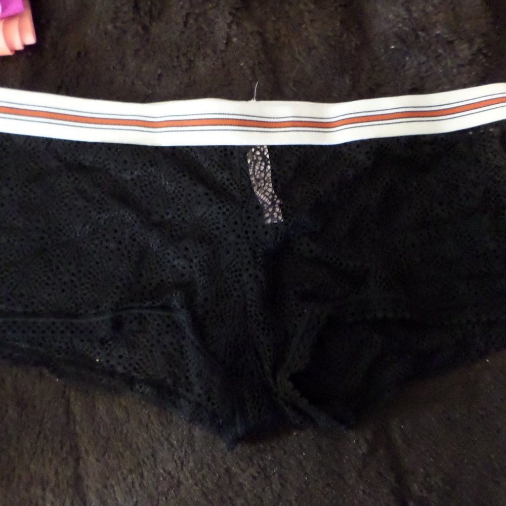 *SOLD* NWOT VS Shortie/Minishort Lace - Size Large